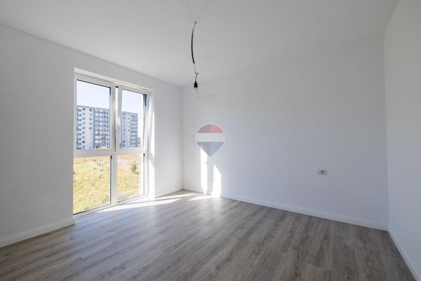Casă individuală cu 4 camere cu Teren 263 Mp în Tractorul