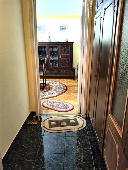 Apartament cu 3 camere semidecomandat în Viziru 1