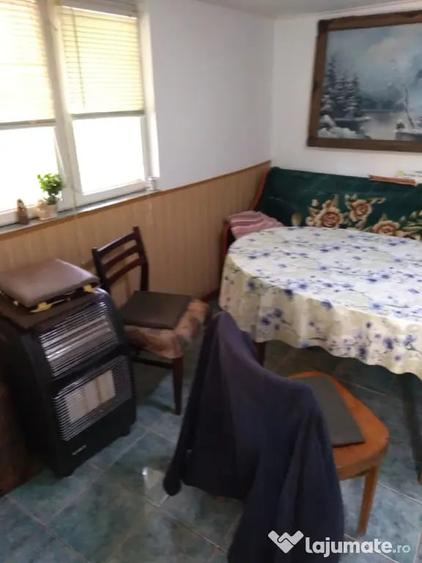 Casă cu 7 camere în Văcăreni