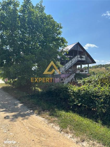 Casă cu 4 camere cu Teren 4900 Mp în Central