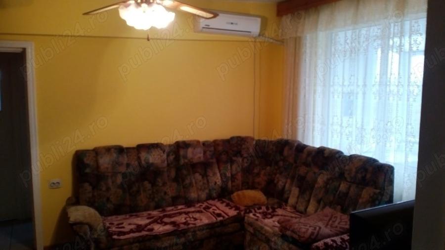 Apartament cu 3 camere decomandat în Casin