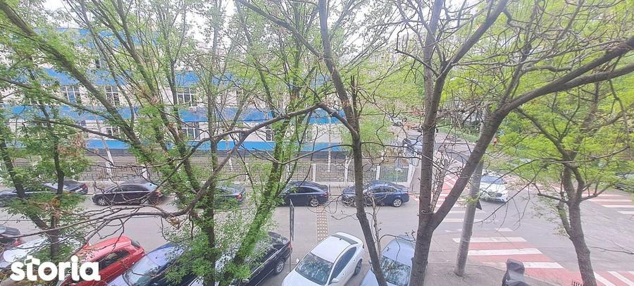 Apartament cu 3 camere decomandat, mobilat în Rahova