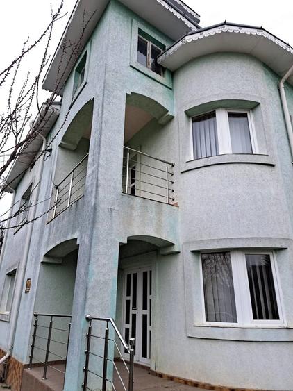 Casă cu 7 camere cu Teren 600 Mp în Exterior Vest