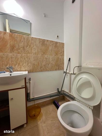 Apartament cu 3 camere semidecomandat în Micro 15