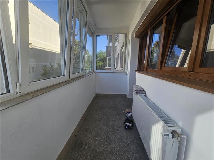 Apartament cu 3 camere decomandat în Domenii