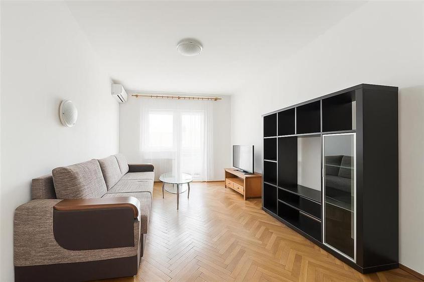 Apartament cu 3 camere decomandat în Rogerius