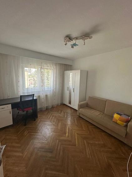 Apartament cu 3 camere decomandat, mobilat în Sud
