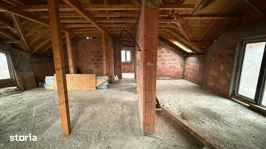 Casă cu 6 camere cu Teren 770 Mp în Câmpineanca