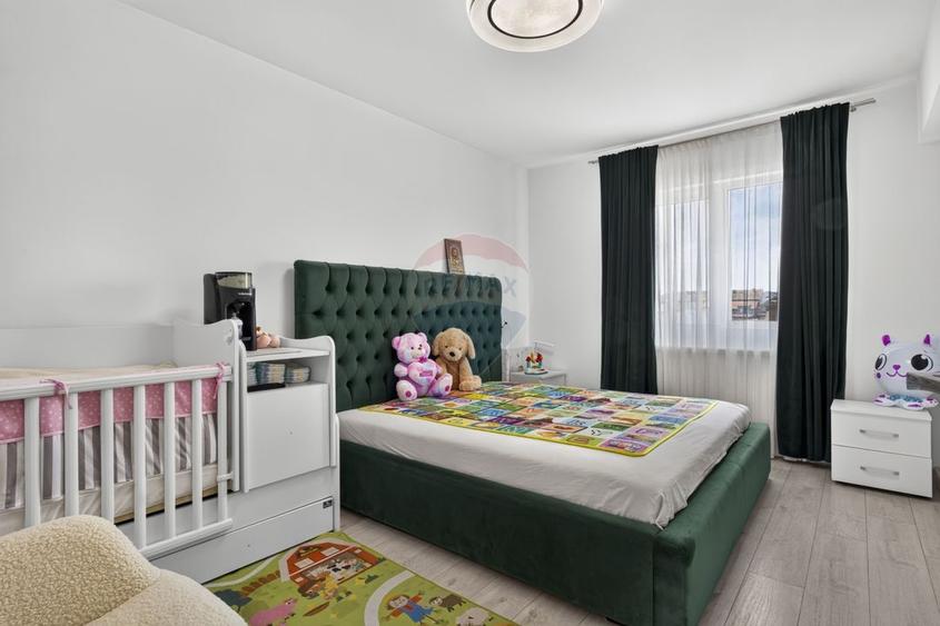 Duplex cu 8 camere cu Teren 491 Mp în Vladimirescu