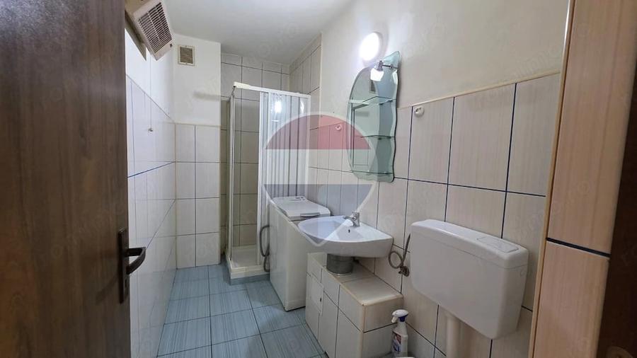 Apartament cu 4 camere decomandat în Vitrometan