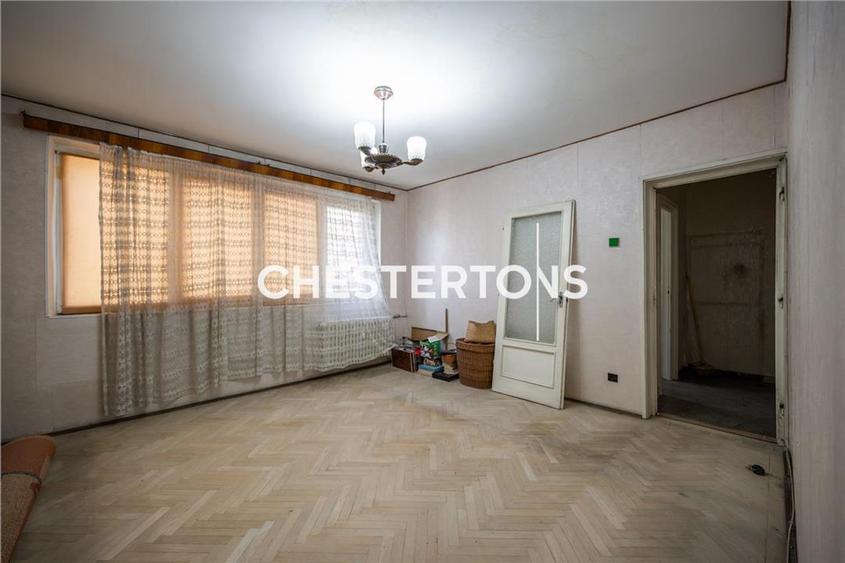 Apartament cu 3 camere semidecomandat în Gara de Nord