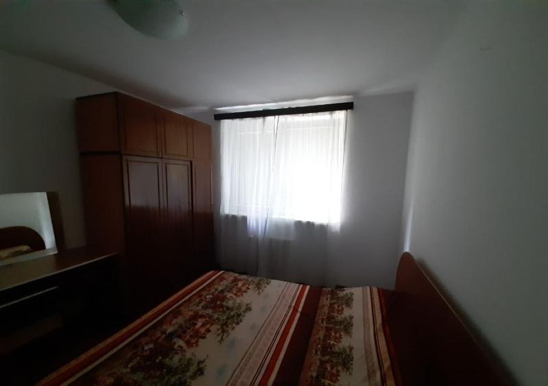 Apartament cu 2 camere semidecomandat, mobilat în P-ța Victoriei