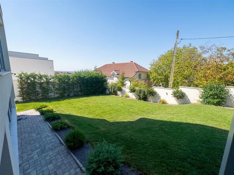 Casă cu 4 camere cu Teren 474 Mp în Dealuri Oradea