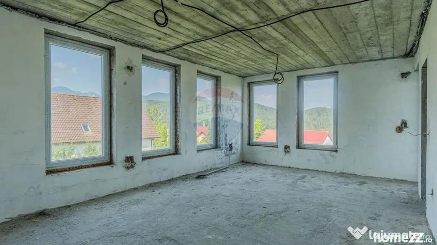 Casă cu 7 camere cu Teren 2000 Mp în Bunloc