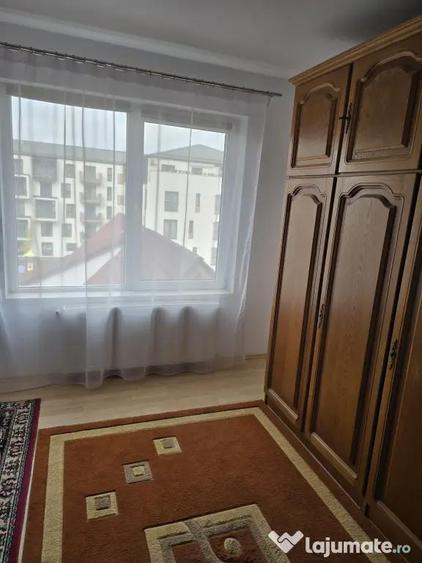 Apartament cu 3 camere semidecomandat în Florești