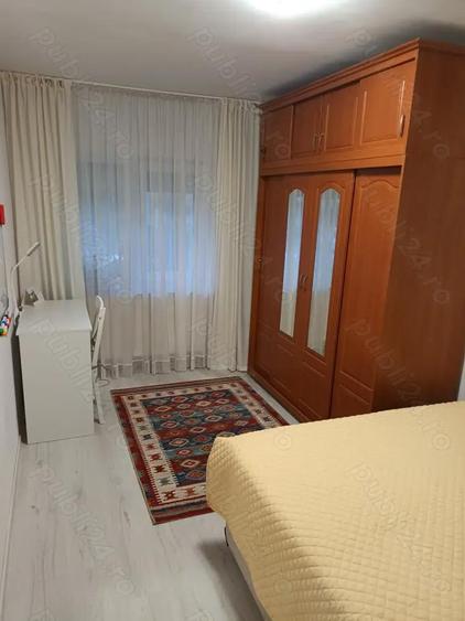 Apartament cu 3 camere decomandat în Noua