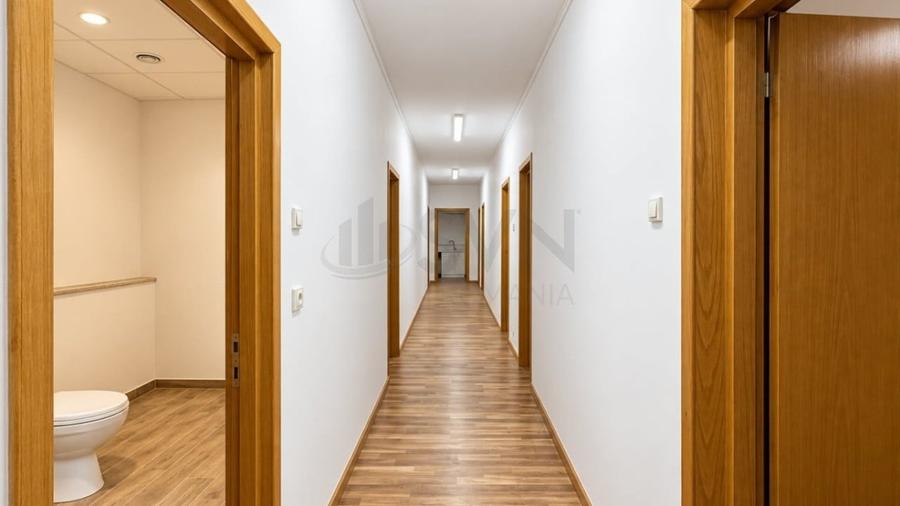 Apartament cu 8 camere decomandat în Kiseleff