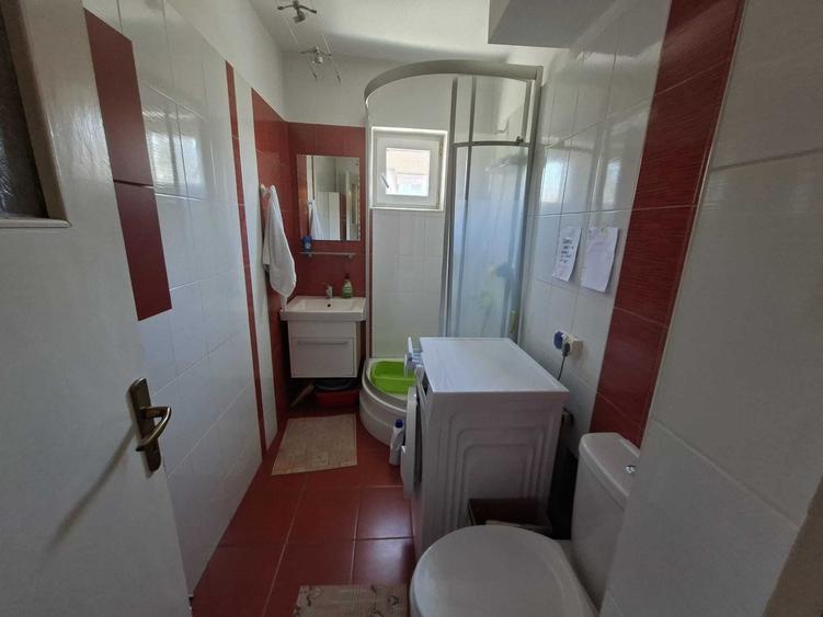 Apartament cu 3 camere decomandat în Sud
