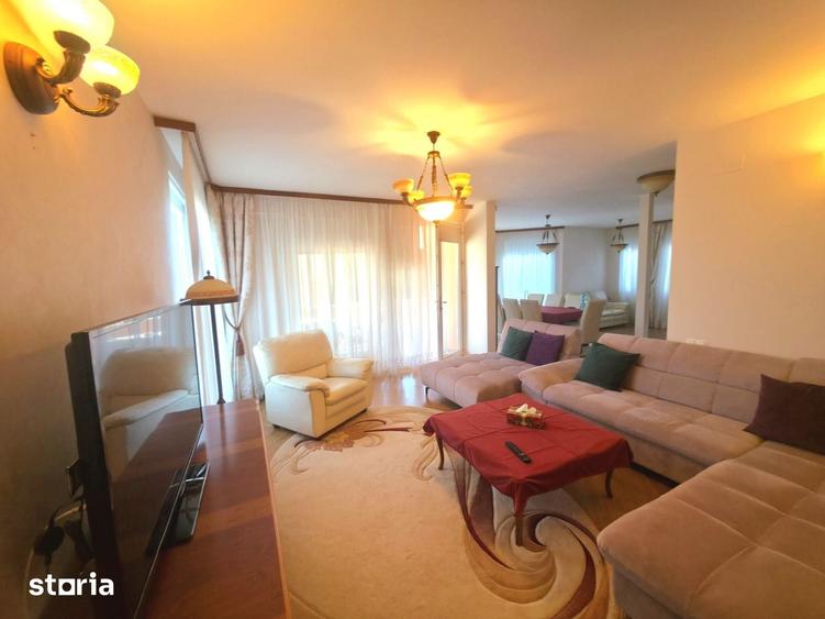 Casă cu 7 camere cu Teren 920 Mp în Livezeni