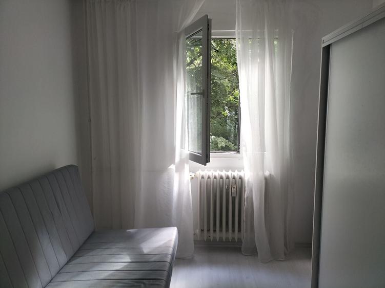 Apartament cu 3 camere semidecomandat în Brâncoveanu
