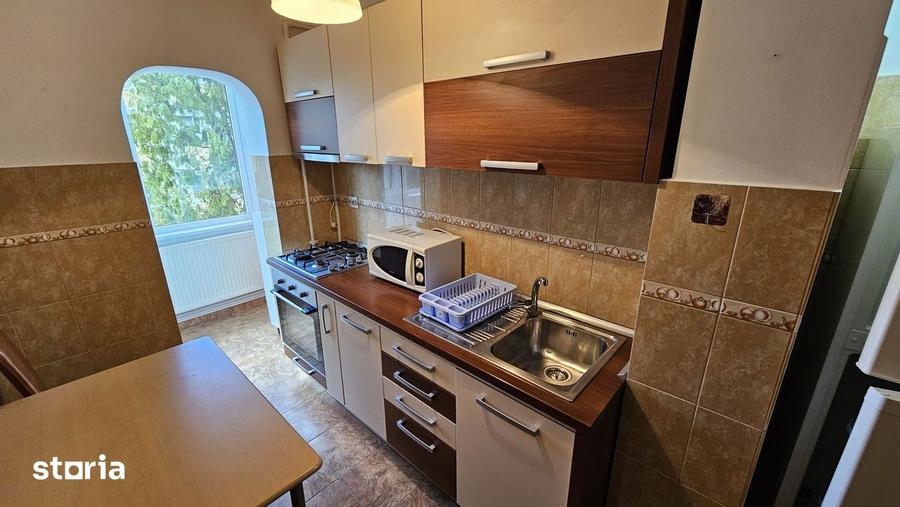 Apartament cu 3 camere decomandat în Astra