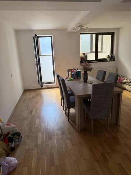 Apartament cu 3 camere decomandat în Exterior Vest