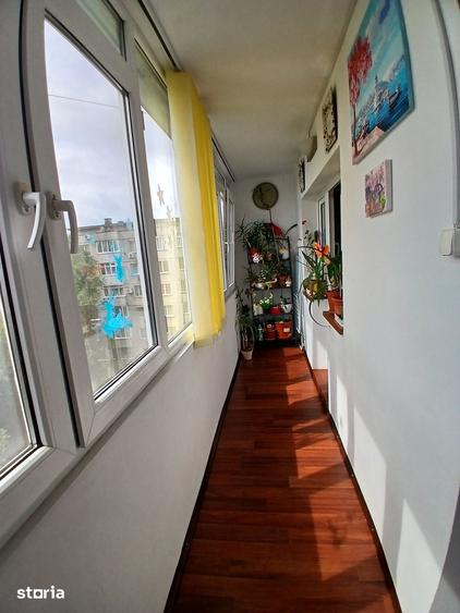 Apartament cu 4 camere decomandat în Berceni