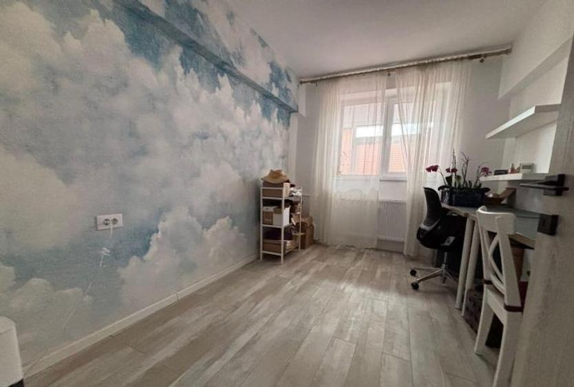 Apartament cu 3 camere semidecomandat în Drumul Taberei