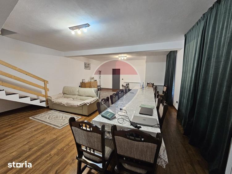Casă cu 9 camere decomandat cu Teren 750 Mp în Rona de Jos