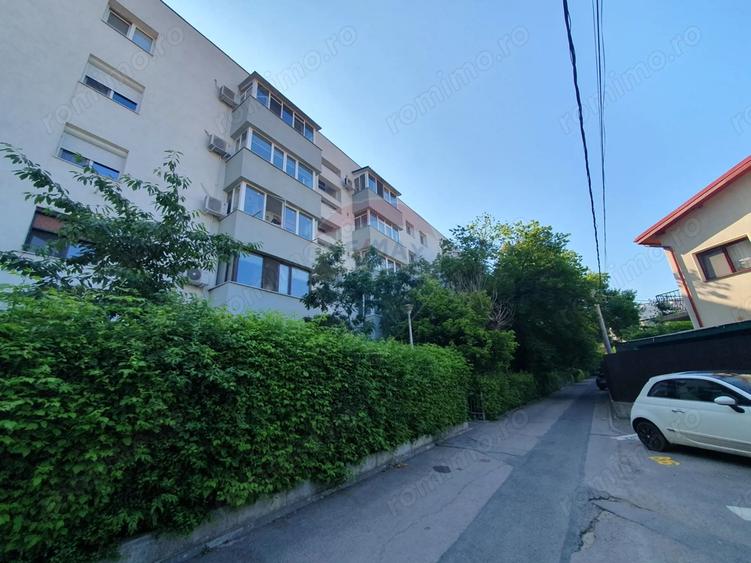 3 camere aproape de metrou, intr-o zona verde ?i lini?tita - 1