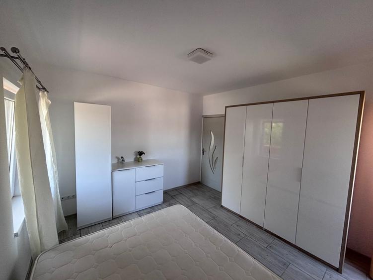 Apartament cu 3 camere decomandat în Exterior Vest
