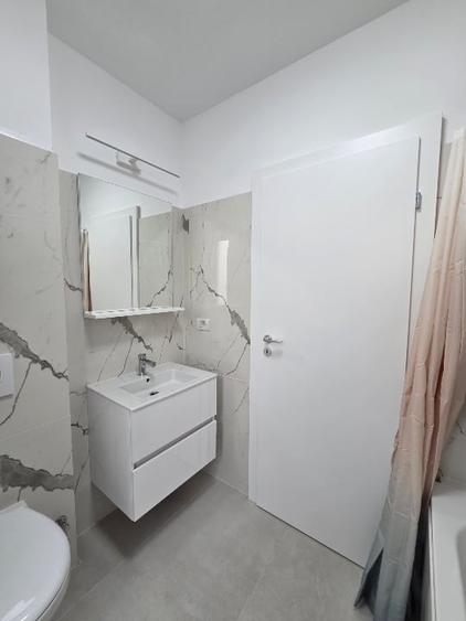 Apartament cu 3 camere decomandat, mobilat în Aradului