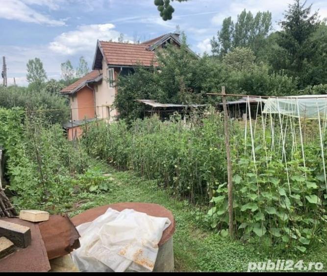 Casă cu 5 camere cu Teren 700 Mp în Goranu