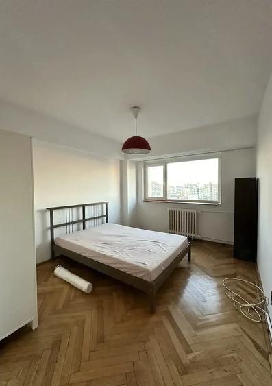Apartament cu 3 camere, mobilat în Titulescu