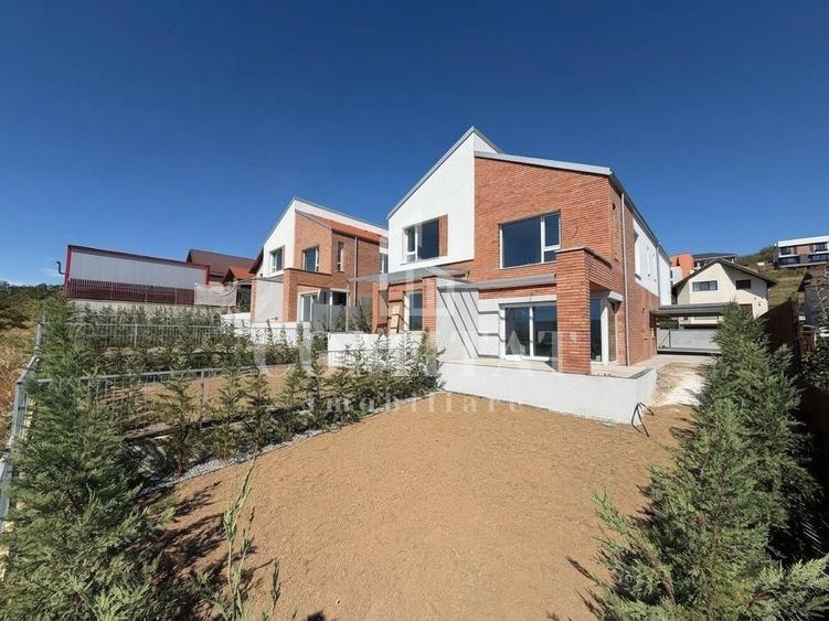 Casă cu 4 camere cu Canalizare în Iris