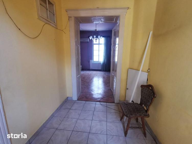 Apartament cu 3 camere semidecomandat în Central