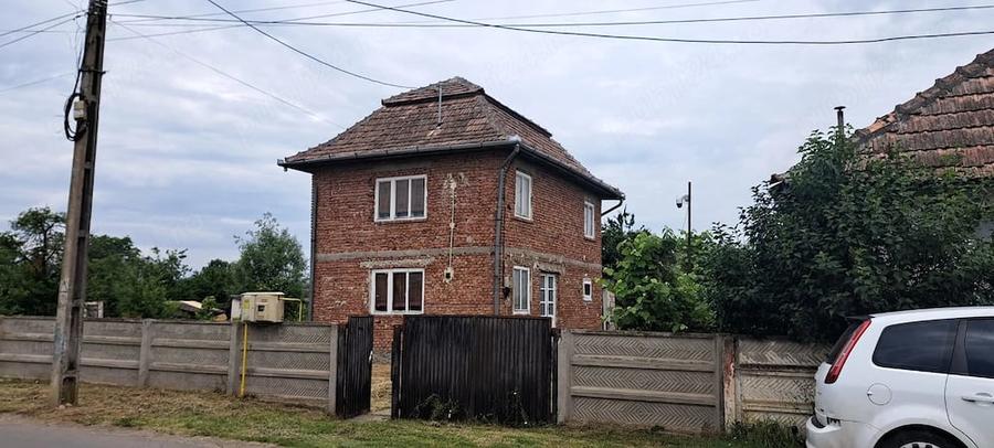 Casă cu 2 camere cu Teren 680 Mp în Războieni-Cetate