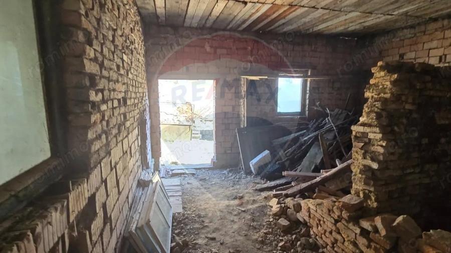 Casă cu 3 camere cu Teren 847 Mp în Central