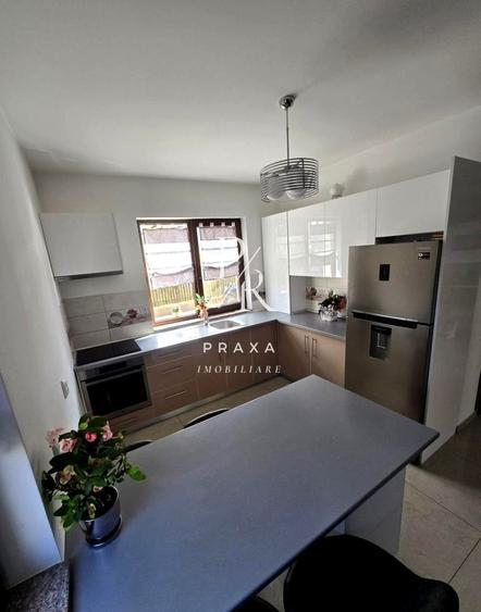 Duplex cu 4 camere cu Canalizare în Florești