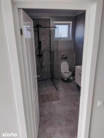 Casă cu 7 camere cu Teren 1025 Mp în Central