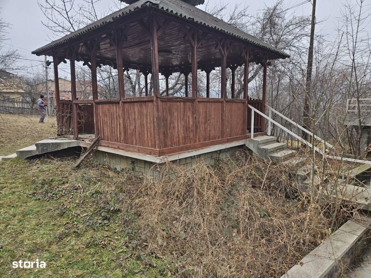Casă cu 4 camere în Ghioșești