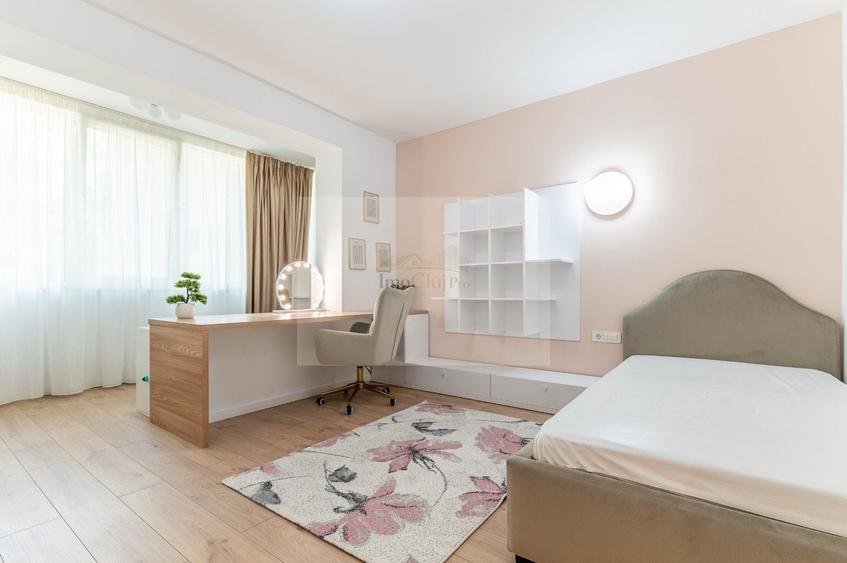 Apartament cu 4 camere semidecomandat, mobilat în Plopilor