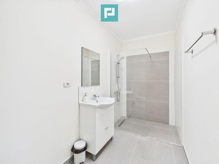 Casă individuală cu 8 camere cu Canalizare în Aradul Nou