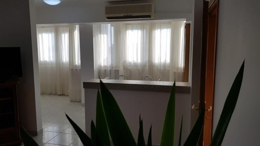 Apartament cu 3 camere semidecomandat, mobilat în Dorobanți