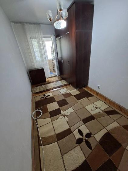 Apartament cu 3 camere semidecomandat în Spitalul Județean