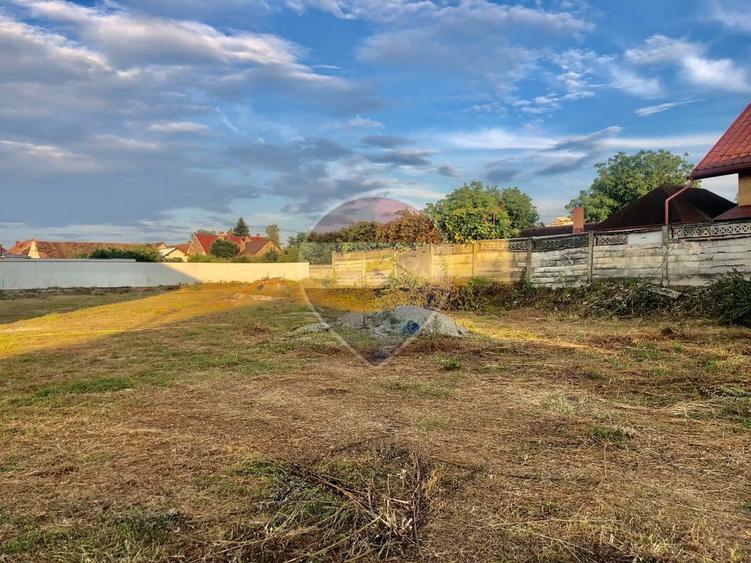 Teren Construcții intravilan de 1300 mp, în Central