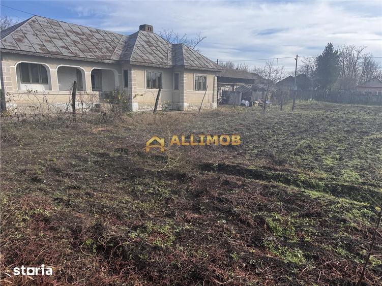 Casă cu 4 camere cu Teren 1550 Mp în Fulga