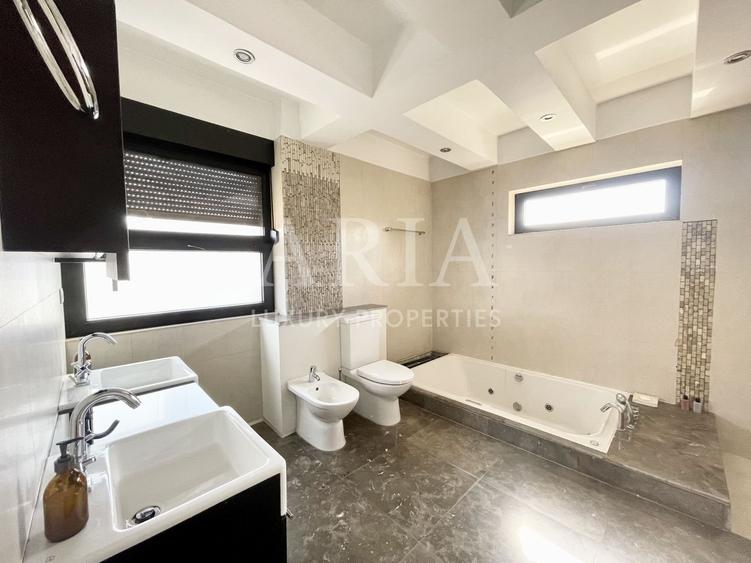 Casă individuală cu 6 camere cu Canalizare în Băneasa