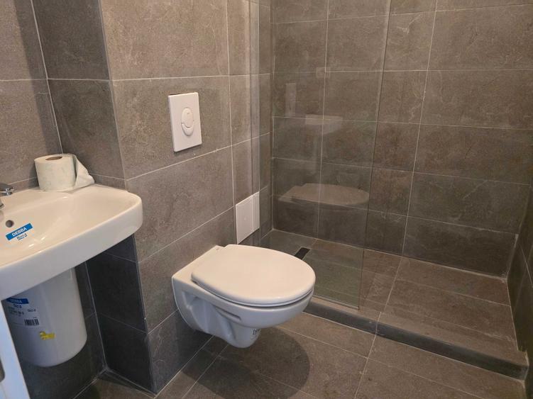 Apartament cu 3 camere semidecomandat în Unirii