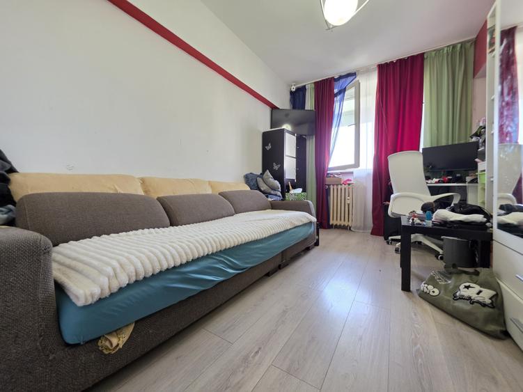 Apartament cu 3 camere decomandat în Drumul Taberei